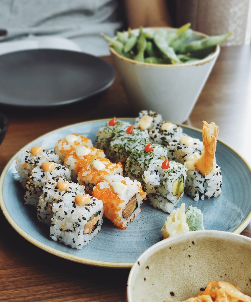 issho-ni Japanese maki rolls sushi